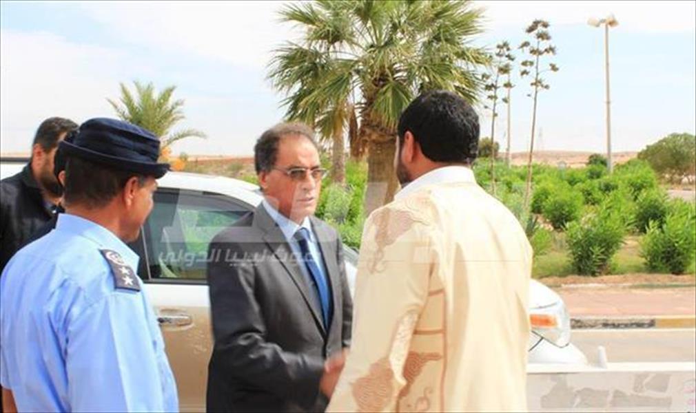 بالصور: جولة وزير الداخلية بإجدابيا والبريقة وبشر