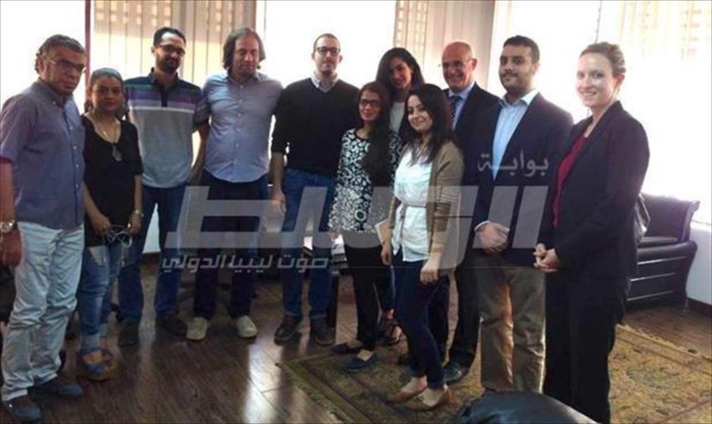السفير البريطاني لدى ليبيا يزور مؤسسة «الوسط» بالقاهرة
