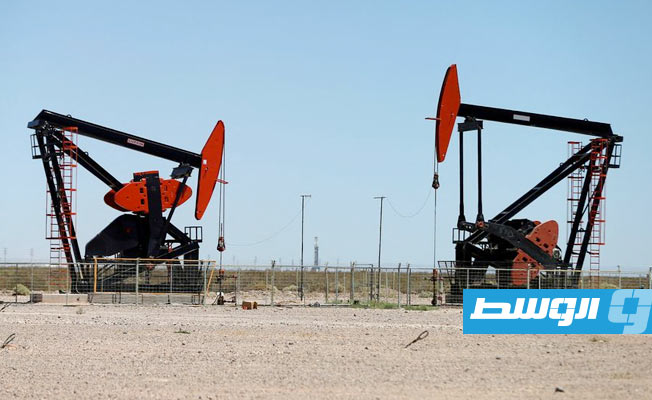 أسعار النفط تتراجع مع هدوء المخاوف بشأن الإمدادات من الشرق الأوسط