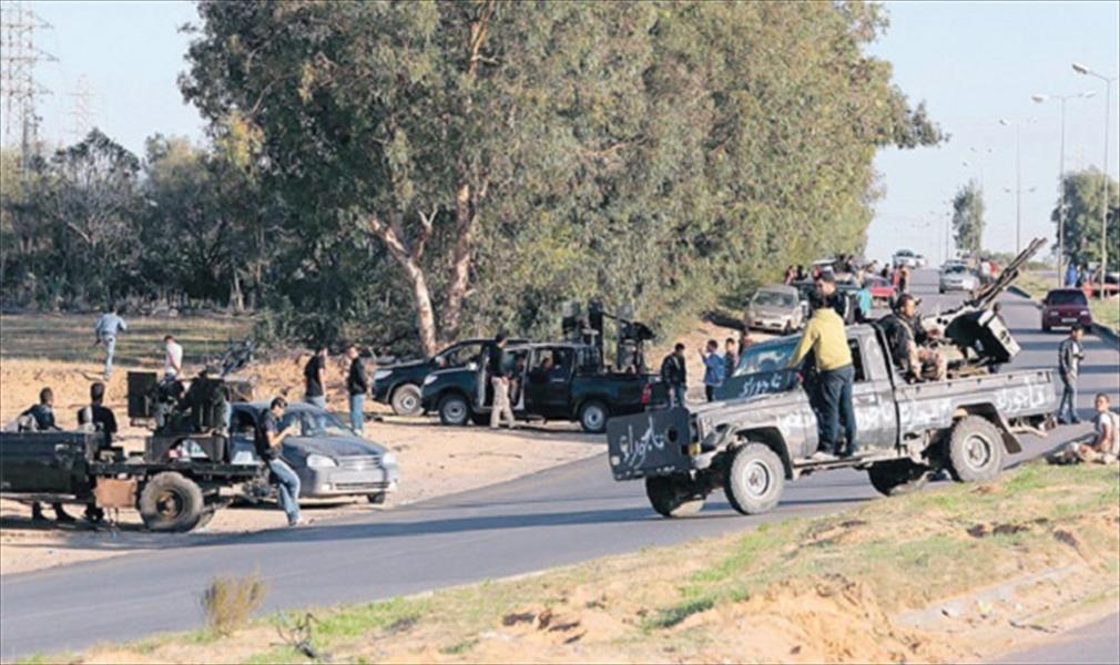اشتباكات مسلحة في طرابلس وإغلاق مطار معيتيقة