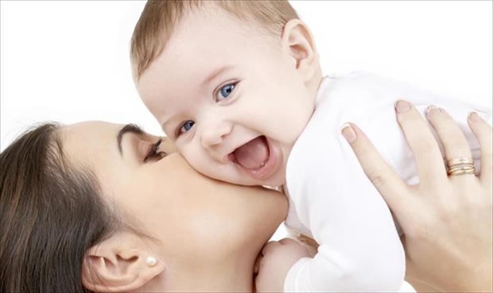 «رشوة» للأمهات البريطانيات لإرضاع أطفالهن طبيعي