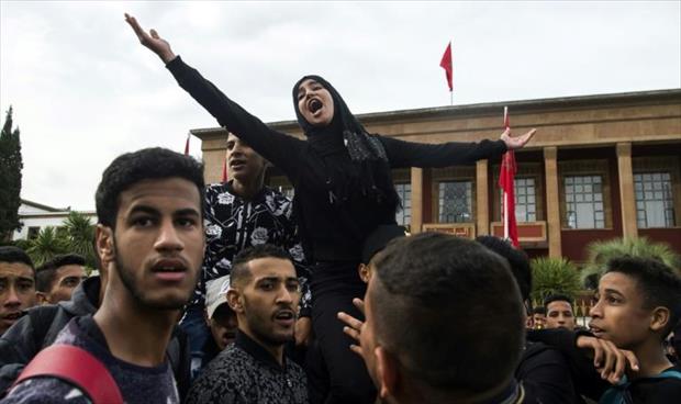 طلاب مغاربة يتظاهرون احتجاجاً على اعتماد التوقيت الصيفي