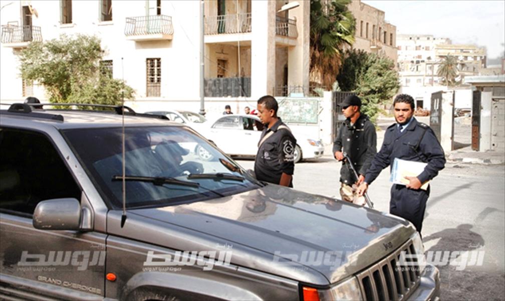 بالصور: الشرطة تعاود الظهور ببنغازي