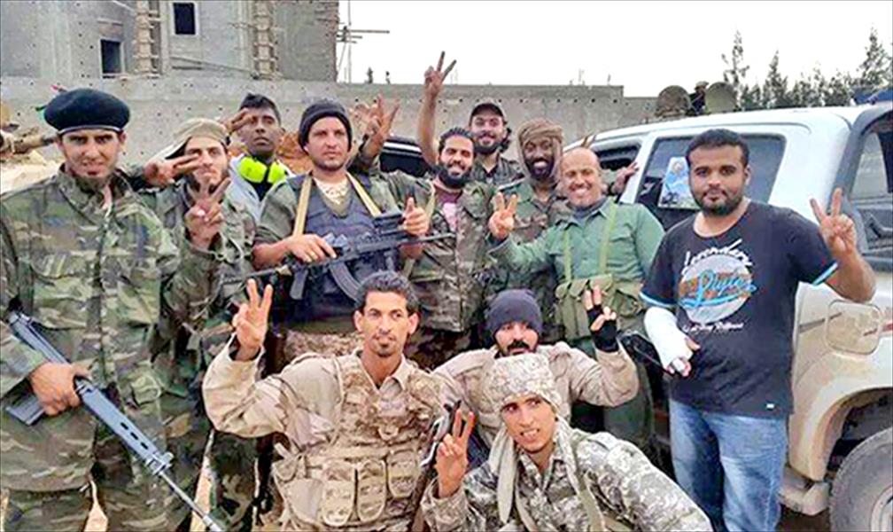 بالصور: حفتر يتجول في بنغازي والجيش يسيطر على بلعون