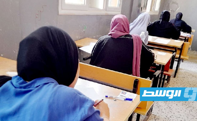 أكثر من 123 ألف طالب وطالبة يؤدون امتحانات الثانوية في النحو والقرآن الكريم (صور)