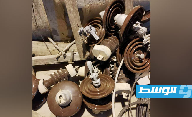 مداهمة وكر لتخزين أسلاك كهرباء مسروقة في بنغازي