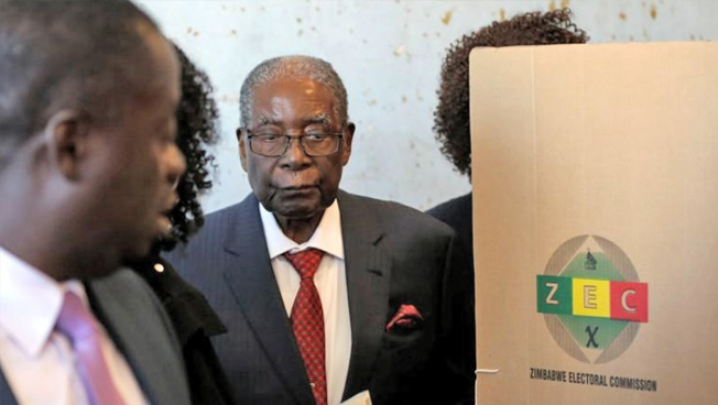 رئيس زيمبابوي السابق «التسعيني» يصوّت في أول انتخابات بعد الإطاحة