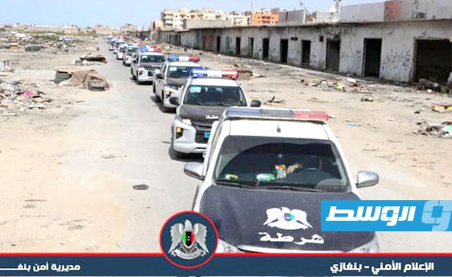سيارات تابعة لمديرية أمن بنغازي خلال حملة لغلق الأسواق الشعبية 19 مارس 2019. (مديرية الأمن)