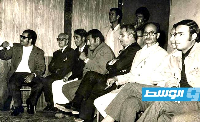 الشاعر والاذاعي محمد المهدي مع رفاق الإذاعة الليبية في بنغازي