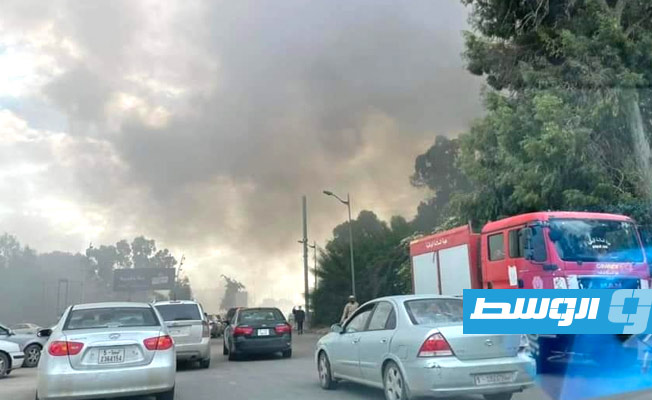 فرق الإطفاء تعمل على إخماد حريق بفندق ريكسوس في طرابلس
