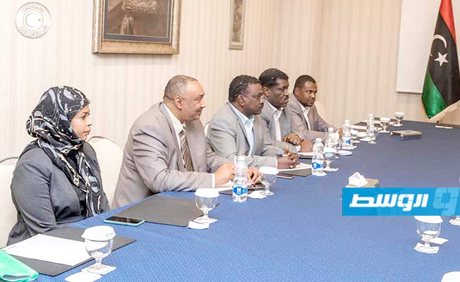 عدد من أعضاء مجلس النواب في طرابلس خلال اجتماعهم لمناقشة أزمات الجنوب بمجلس الدولة. (الإنترنت).