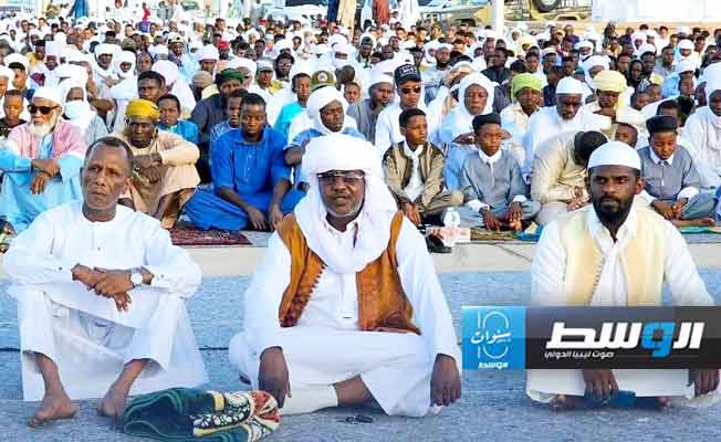 مواطنون يؤدون صلاة العيد في مرزق، 16 يونيو 2024. (الإنترنت)