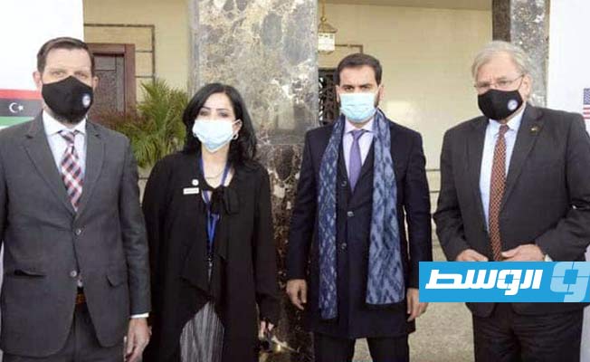«مكافحة الأمراض»: مليون و178 ألف جرعة من لقاحات «فايزر» تصل طرابلس