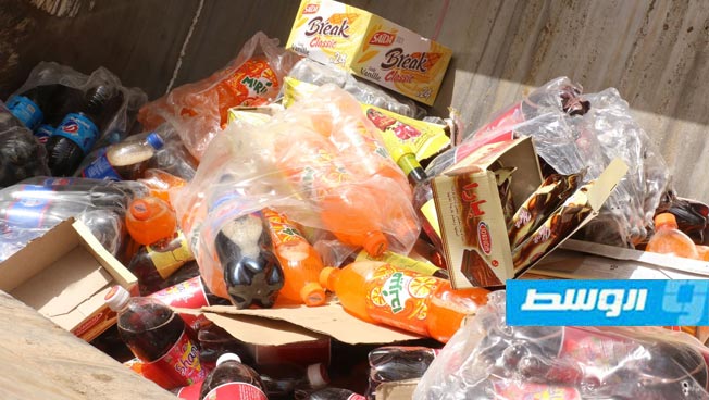 الحرس البلدي في أوجلة يصادر مواد غذائية منتهية الصلاحية