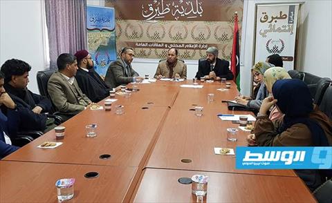بلدية طبرق تطرح مشكلاتها القانونية والإدارية على خبراء من كلية الحقوق