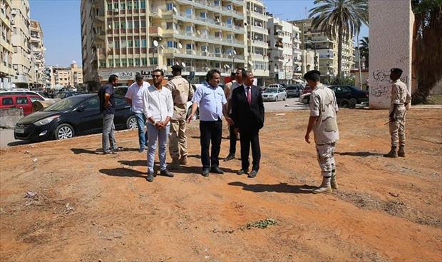 الثني يتفقد مشاريع إعادة إحياء الحدائق العامة في بنغازي