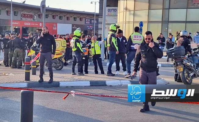إصابة ضابط بجيش الاحتلال بعملية طعن في بئر السبع