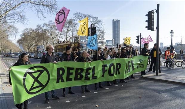 «شرارة» سويدية تحث آلاف المراهقين للدفاع عن المناخ