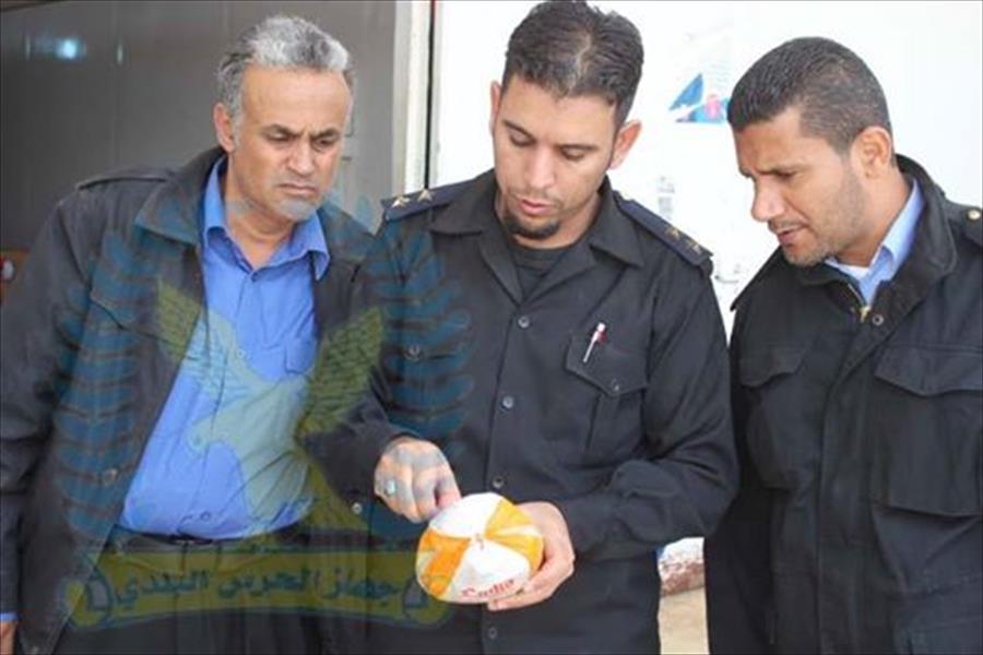 بالصور: الحرس البلدي يتلف أغذية فاسدة ببنغازي