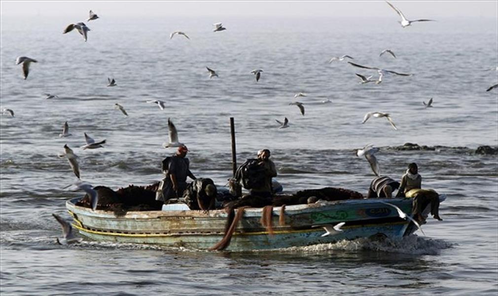 120 صيادًا مصريًّا ينجحون في الهرب من زوارة