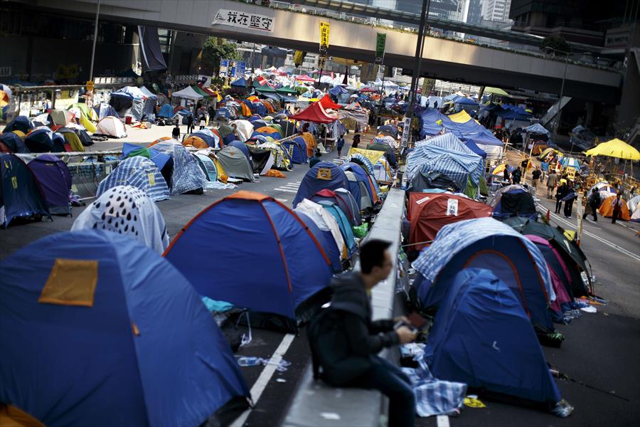 إخلاء مواقع الاحتجاجات في هونغ كونغ بأمر المحكمة