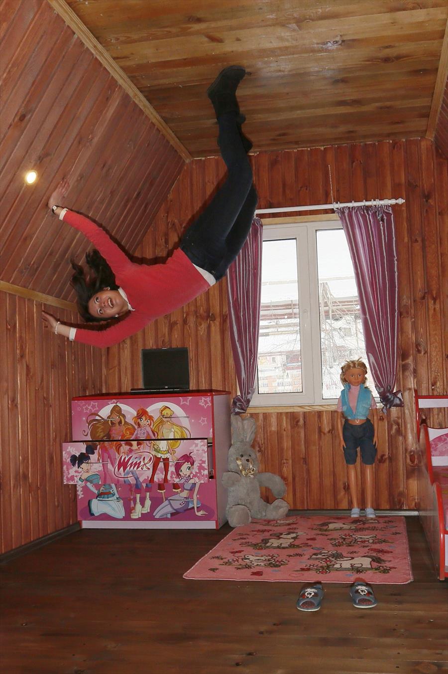 بالصور: منزل مقلوب لجذب السياح في روسيا