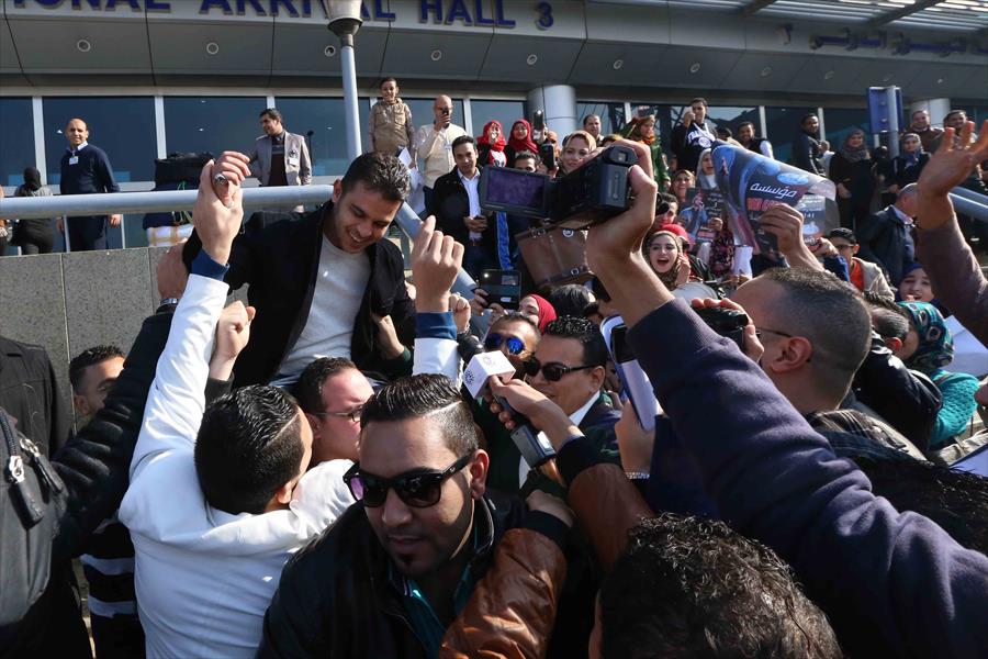 بالصور: استقبال حافل لمتسابق «أراب آيدول» بالقاهرة