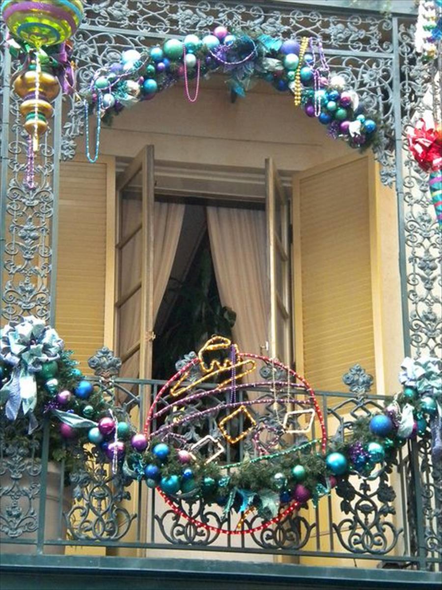 بالصور: تهيئة الشرفة لاستقبال الكريسماس