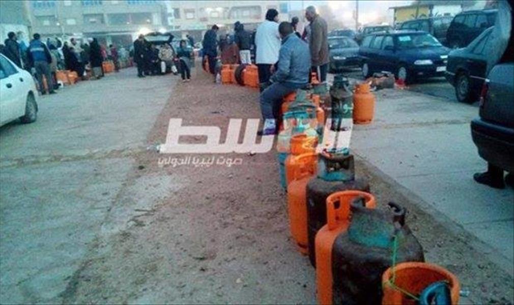 وصول اسطوانات الغاز إلى محطات التوزيع في شحات