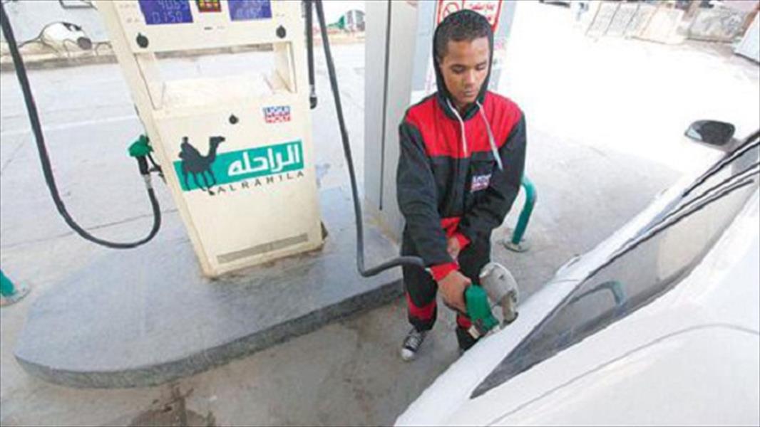 بدء توزيع الوقود على محطات طرابلس