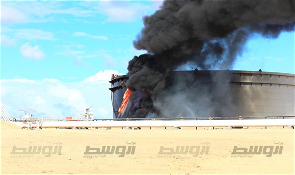بالصور: استمرار اشتعال النيران في خزان السدرة النفطي