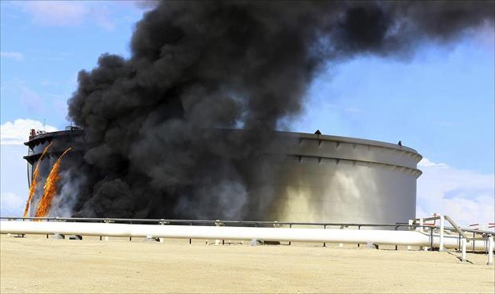 مسؤولون ليبيون: حريق ميناء السدرة يمتد إلى صهريجين آخرين