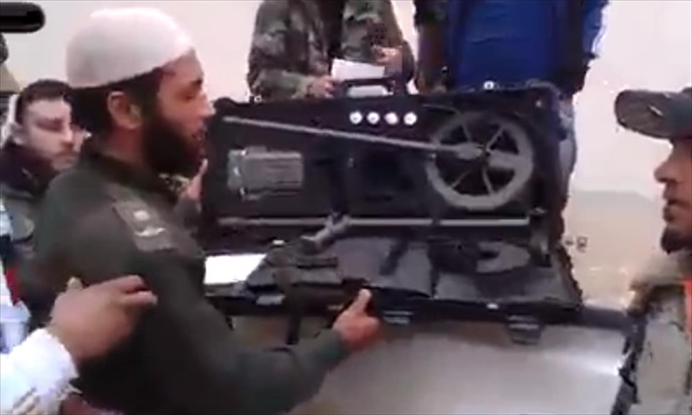 الصاعقة تصادر 70 بندقية قنص في فيلا ببنغازي