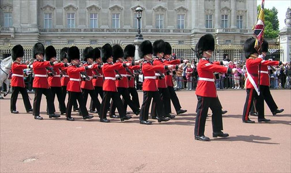 بريطانيا: نقل الحرس الملكي لداخل القصور خشية هجمات إرهابية