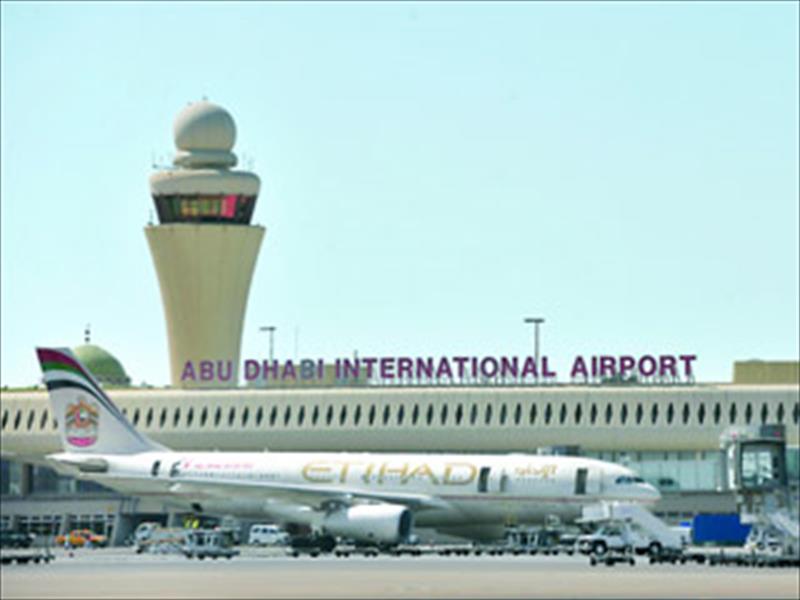 مطار أبوظبي يغيّر مواعيد رحلات بسبب الضباب الكثيف