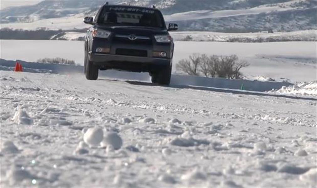 بالفيديو: كيفية القيادة بأمان على الطرق الثلجية