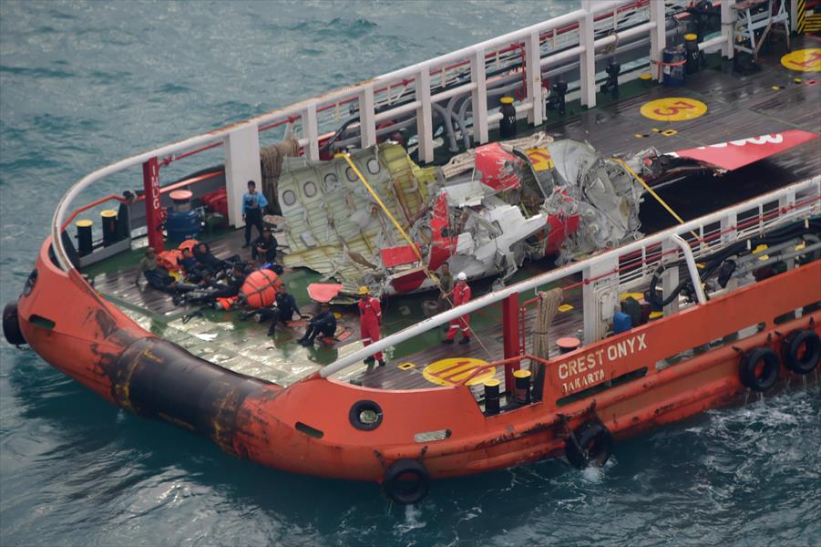 إندونيسيا تواصل البحث عن ضحايا طائرة «إير آسيا»