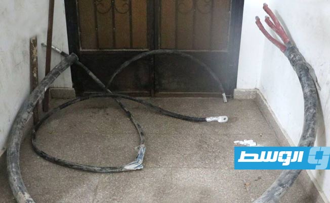 ضبط متهمين بسرقة كابلات من غرفة التحكم بالكهرباء بالصابري في بنغازي