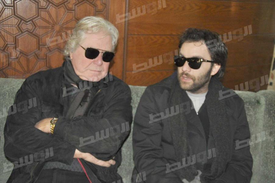 بالصور: السقا وحسين فهمي في جنازة المنتج حسن رمزي