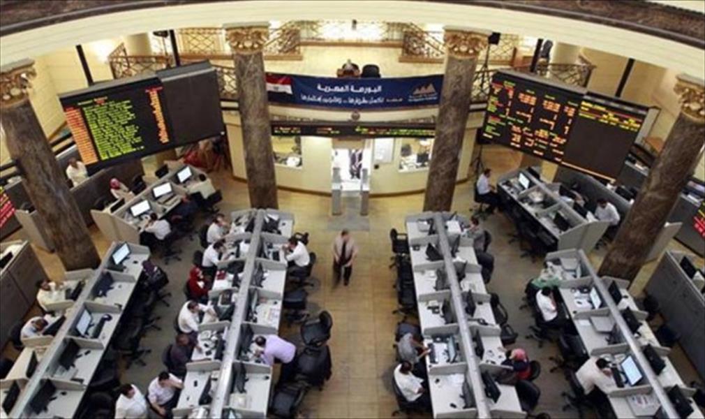 المؤشر السعودي يغلق منخفضًا وأسهم مصر ترتفع