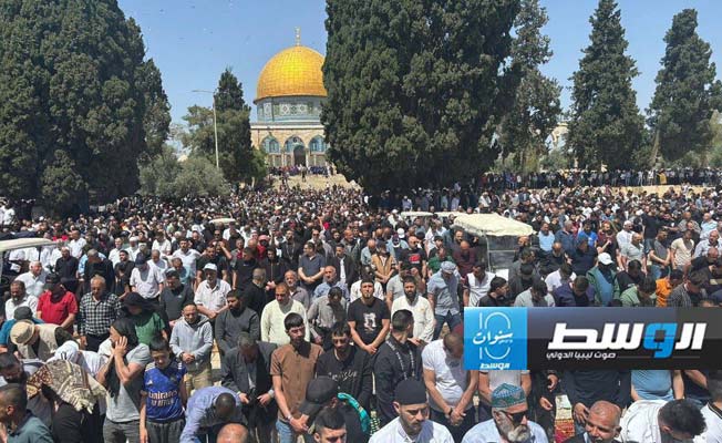 الآلاف يصلون العيد في الأقصى رغم القيود الإسرائيلية