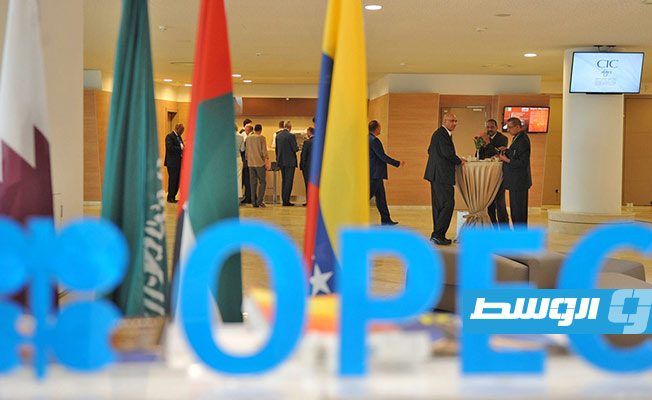 السعودية تؤكد التزامها باتفاق «أوبك بلاس» النفطي مع روسيا
