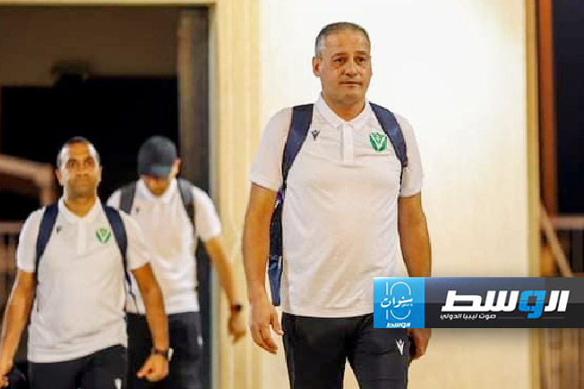 مدرب النصر أسامة الحمادي أثناء المغادرة. (صفحة نادي النصر عبر فيسبوك)