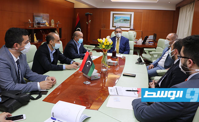 اجتماع وزير المواصلات مع الوفد الأمني والفني التابع للخطوط الجوية التركية. (وزارة المواصلات)