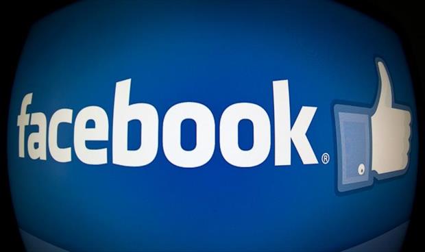 «فيسبوك» يعتذر عن حجب صورة لوحة لفتاة عارية الصدر