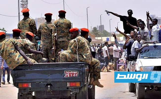 القوات السودانية - التشادية المشتركة تضبط 30 متسللا قبل دخولهم ليبيا