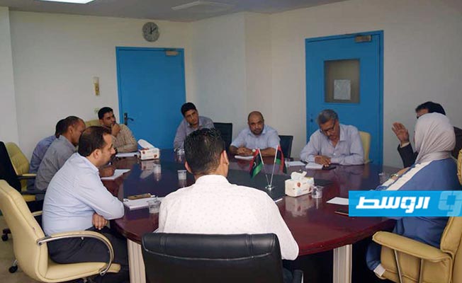 بلدية سرت تناقش إنشاء صندوق لدعم مستشفى «ابن سينا» ومجمع العيادات المركزي