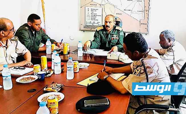 منطقة أوباري - غات العسكرية تناقش إجراءات تأمين الحدود الليبية - الجزائرية