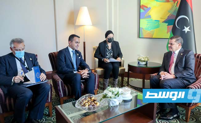 الدبيبة خلال لقائه وزير الخارجية الإيطالي لويغي دي مايو على هامش مؤتمر دعم استقرار ليبيا، طرابلس، 2021. (الحكومة)