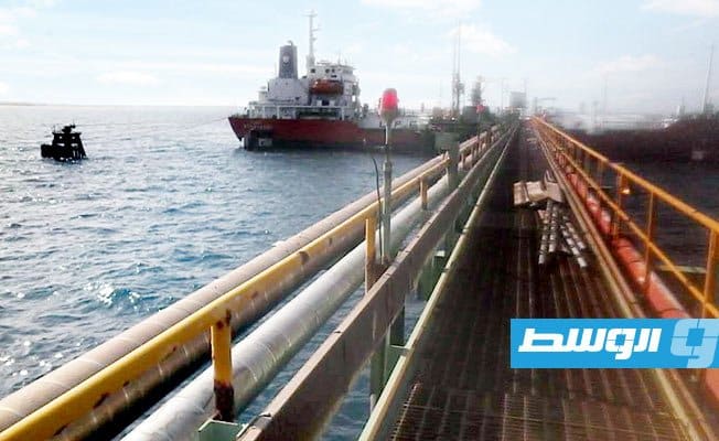 «مؤسسة النفط» تعلن رفع حالة القوة القاهرة عن ميناءي البريقة والزويتينة